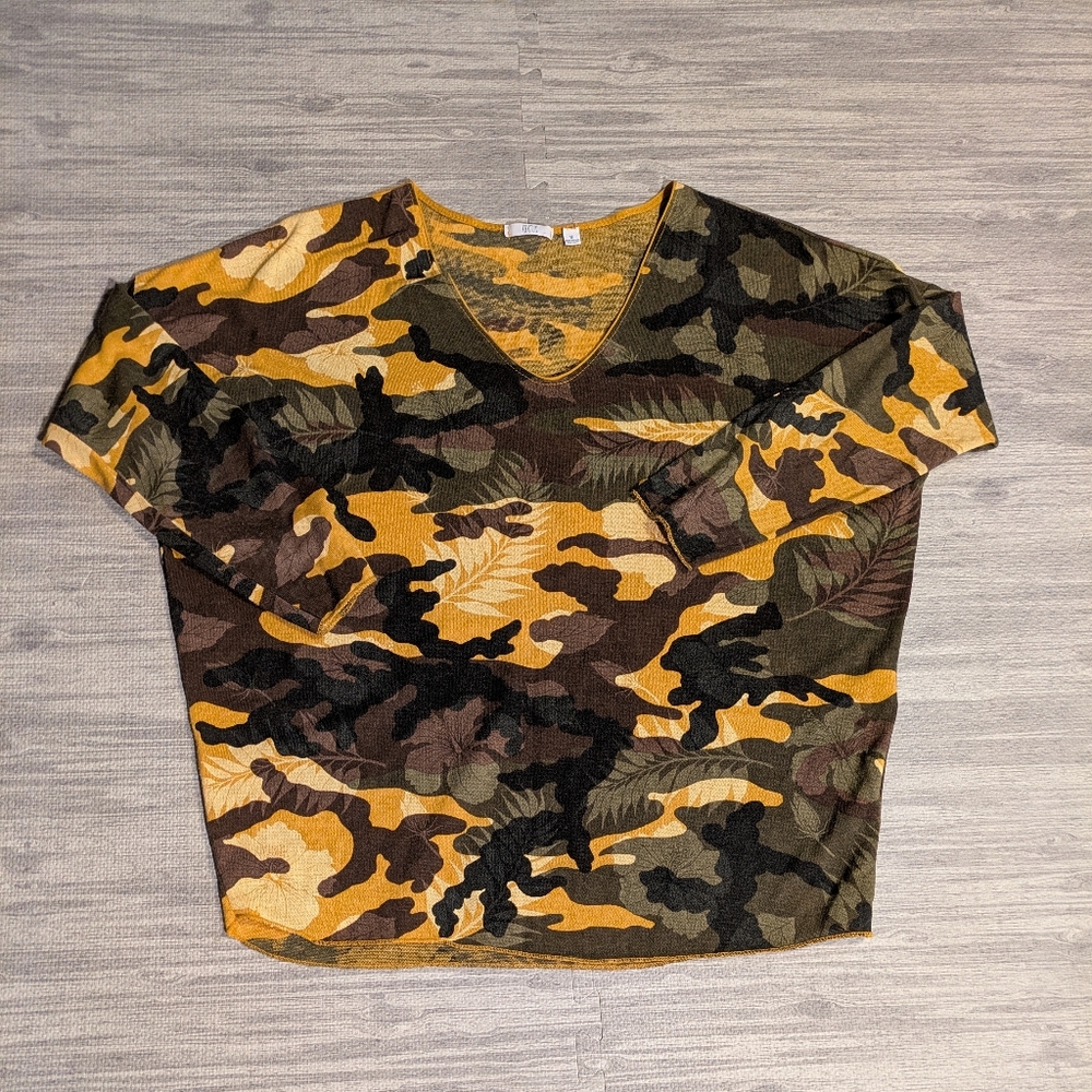 Women's Kaktus Camouflage V-Neck Viscose Blend Top, made in Italy, Sz M casual - Picture 3 of 9